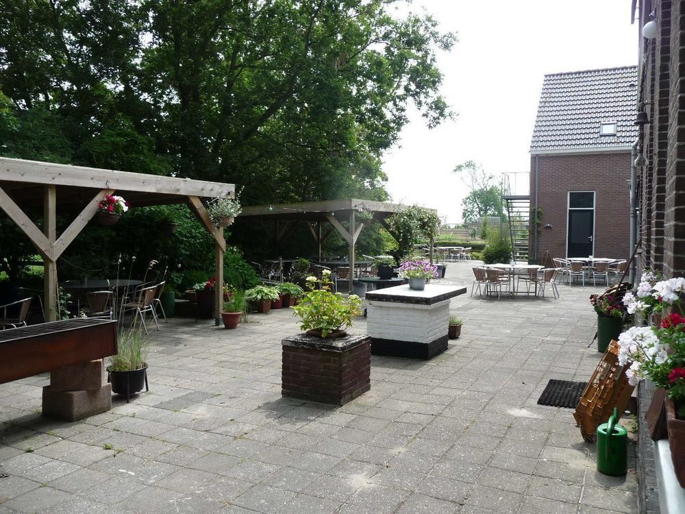 Eilandhotel Texel Де-Коксдорп Экстерьер фото The patio at the station